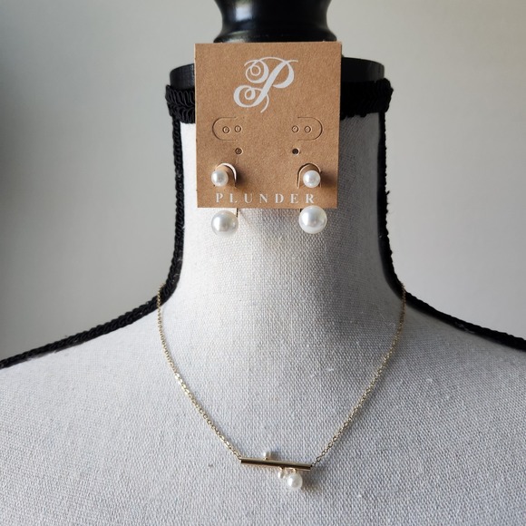 Plunder Jewelry Gold Tone And Pearls  Necklace And Earrings New - Picture 1 of 12